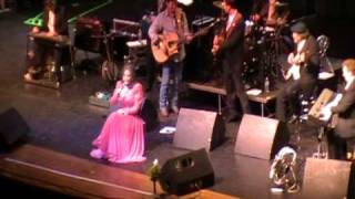 Loretta Lynn-You aint women-honky tonk girl.wmv