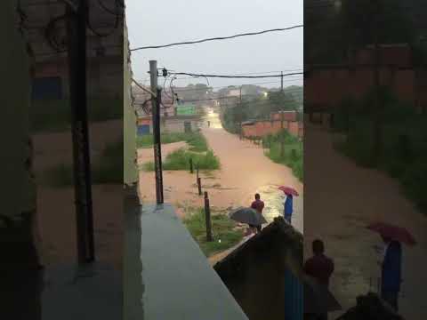 BOCAIÚVA, NO NORTE DE MINAS É ATINGIDA POR CHUVA FORTE E REGISTRA ALAGAMENTOS