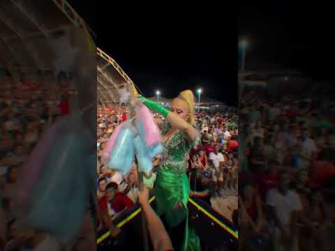 Joelma jogando algodão doce em Santa Maria das barreiras