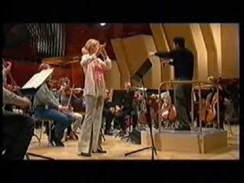 Victor Costa conducts the Carl Nielsen's Flute Concerto, Soloist : Ulla Miilmann