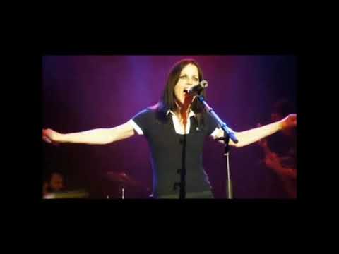 Dolores O'Riordan - Gloria, Koln, Germany (13/06/2007)