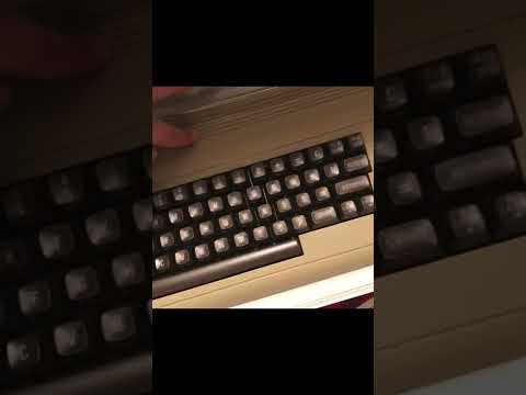 Commodore 64 Maxi Unboxing!