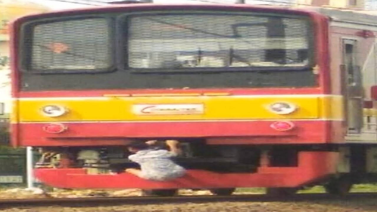 meme kereta api yang saya temukan di dekat stasiun🗿