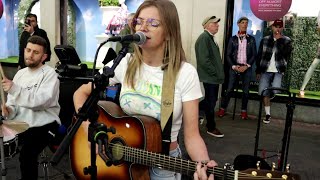 Rihanna (Umbrella) Performed Beautifully by Zoe Clarke & Band to a Fantastic Crowd