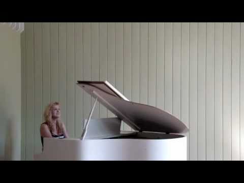 LISTONIA - Its what u doin' (Piano interlude)