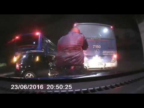 Guarda Civil de Praia Grande persegue Tucson roubada e detém criminosos pelo bairro Tupi