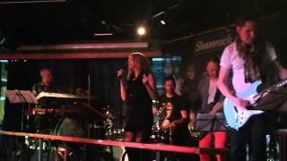 Haloo Helsinki - Hetki on kaunis (cover)