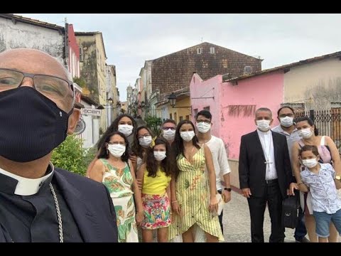 ARCEBISPO JOGA CAPOEIRA EM SALVADOR