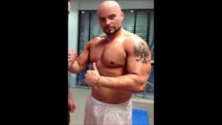 Was wollt ihr? Toony, Muskelprotz, Muskelbomber, Muskelpanzer, Muskeltyrann, Muskelkoloss,