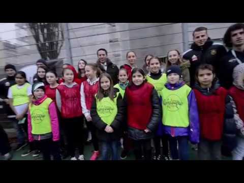 SK Rapid zu Besuch bei der youngCaritas Käfig League - Mädchentraining