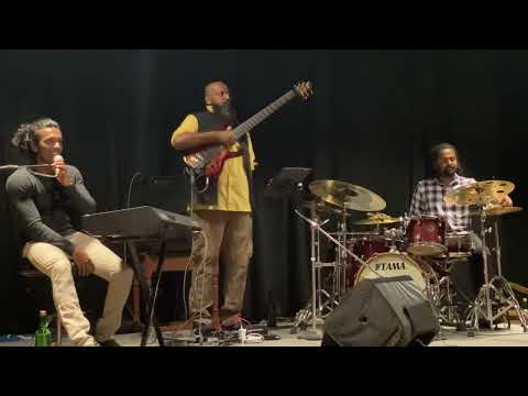 Vivek Santhosh Trio - Live in concert, 2022 - YouTube