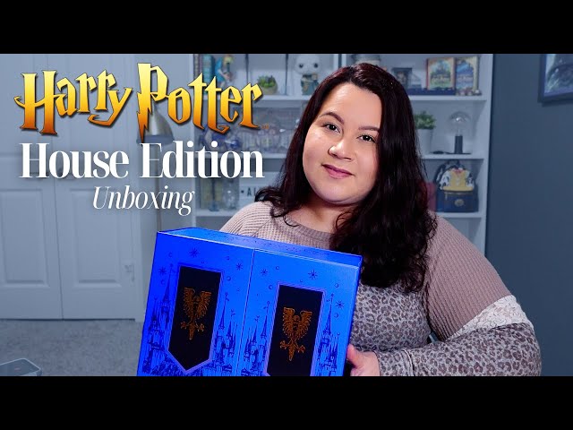 Vídeo relacionado con Taza oficial de Harry Potter Ravenclaw con lámina dorada y logotipo 3D en relieve en una caja