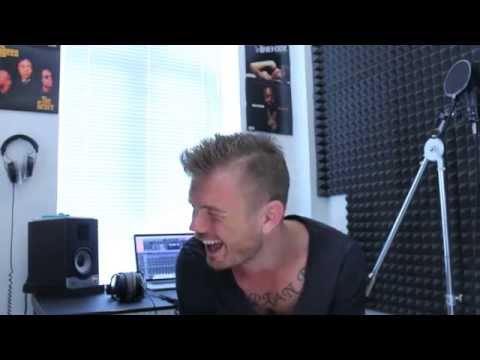 Ankerstjerne prøver at fortælle om sin nye single Lille Hjerte