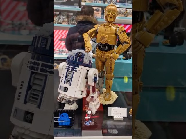 Vídeo relacionado con HWC Trading FR A3 Star Wars R2D2 & C3PO Los Regalos Imprimieron La Exhibición Firmada De La Presentación Del Autógrafo Para Los Fans De Los Recuerdos De La Película - A3 Enmarcado