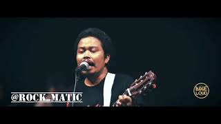 Download lagu Story WA : Payung Teduh - Untuk Perempuan yang Sedang dalam Pelukan mp3