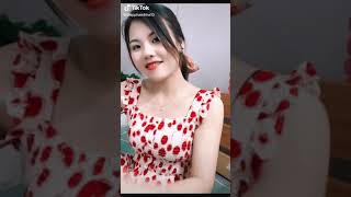 【見えちゃってるよ】黒いものが、、、