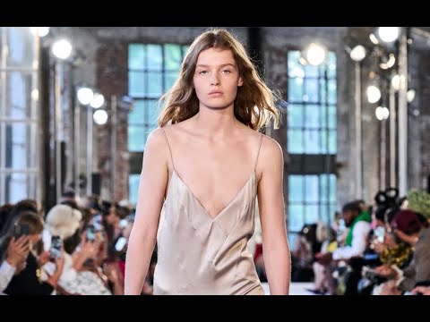ALEXANDRE VAUTHIER Best Looks Couture Fall 2022 - Fashion Channel