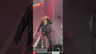 Vince Neil lip sync fail Melbourne Australia Motley Crüe Dirt