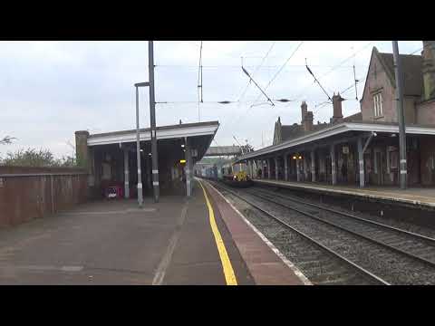 Freightliner 66508 HORNS AND SPEEDS THROUGH STOWMARKET
