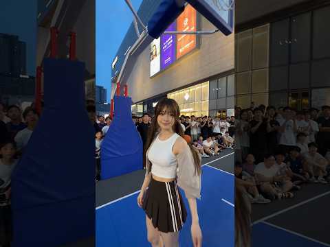 終於躲過了球場上的外套~🤭🏀🤍