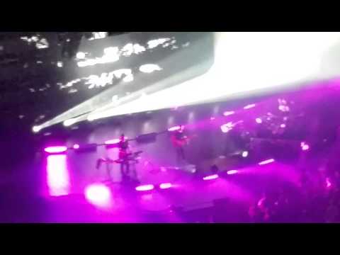 Alt-J - Fitzpleasure (live at the Grand Ole Opry)