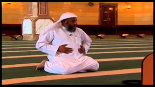 صغة السجود بحيث يكون الرأس بين اليدين او يتقدم عنهما قليلا