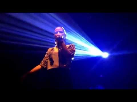 Flora Matos - Questão de Química (MUSICA NOVA) Clash Club - 29/07/14