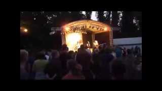 preview picture of video 'Die Ukrainiens beim 1. Schlosspark Open Air Übigau, 7.7.2012'