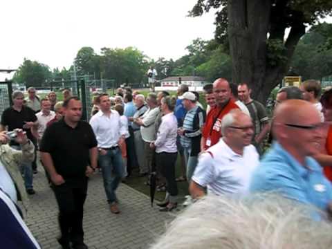 RB-Leipzig www.Rasenballsport-Fans.de :: Neulinge betreten den Trainingsplatz ::