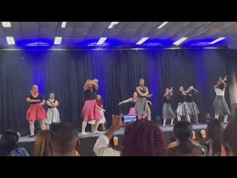 Espetáculo na tela do cinema Cemur taboão da serra coreografia Dirty Dancig 