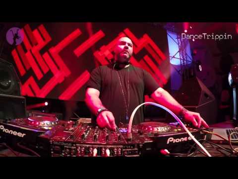 John Selway & Christian Smith - Total Departure (Christian Smith Remake) [played by Carlo Lio]