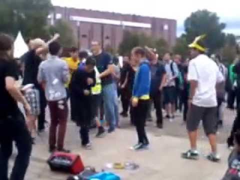 Gamescom DJ Tronimal mit Gameboy Part 1