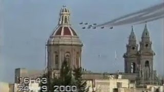 preview picture of video 'Malta Air Show 2000 - Red Arrows Spectacular'