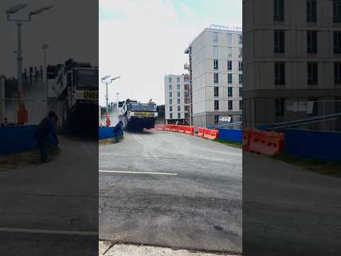 🚧 Massive Crane Arrives at Construction Site! 😲 #Crane #MobileCrane #HeavyMachinery #Construction