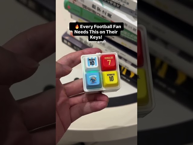 Vídeo relacionado con Ouligay Llavero de fútbol, regalos para niños, regalo de fútbol, color plateado, llavero para zapatos de fútbol y pelota, llavero para aficionados al fútbol, hombres y mujeres