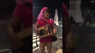 Download lagu Lucu abis pengamen waria mp3