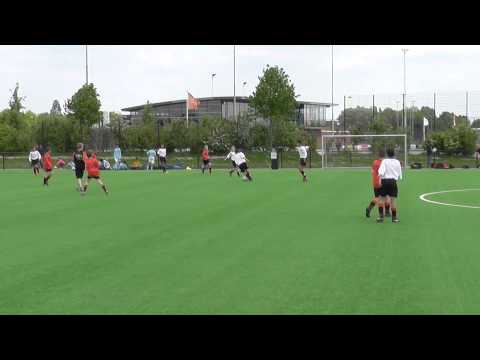17 mei 2015 VV De Meern D3 - VV De Meern D4 FPT 3-0 Goede redding keeper D4 op schot Lex