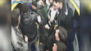 Picchiato da una gang sul treno