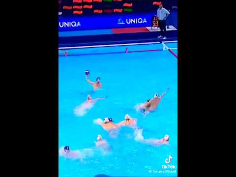 Vaterpolo reprezentacija Srbije je savladala Mađarsku sa 15:14