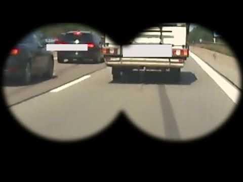 Reifenplatzer auf der Autobahn