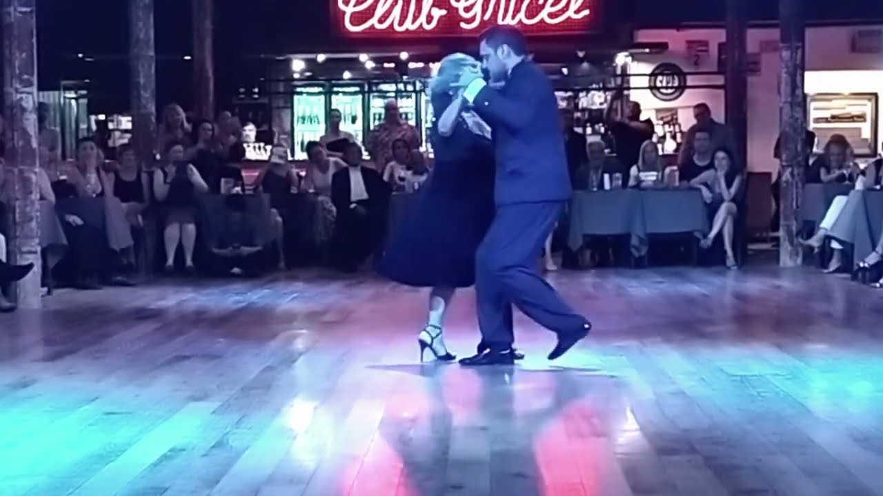 Graciela Gonzalez y Ezequiel Mendoza bailan "La espuela"