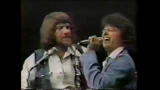 WAYLON JENNINGS & JOHNNY RODRIGUEZ - Ride Me Down Easy (Soundstage 1975)