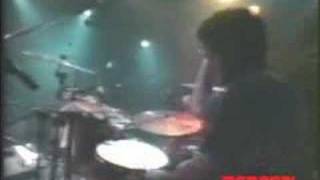 Raimundos - 09 - Pitando no kombão (Ao vivo)
