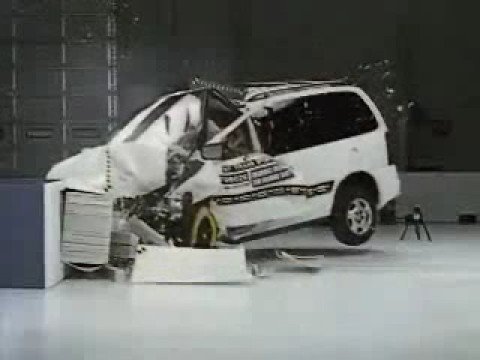 Crash Test 1997 - 2005 Pontiac Transport / Montana  , 1997 - 2005 Chevrolet Venture , 1997 - 2004 Oldsmobile Silhouette (Frontal Impact) IIHS "Narration"