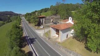 preview picture of video 'Plaza de toros cuadrada y Ermita de los Mártires de Rasines en Cantabria'