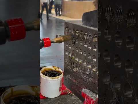 Se 1 gevind blive lavet hurtigt og nemt med SiteH3ro Gevindtap fra Rotabroach med en slagnøgle.