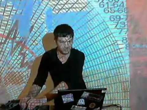 Plug & Lay Showcase: Andras Toth live @ RTS.FM 07.01.2012 - visuals by Thief