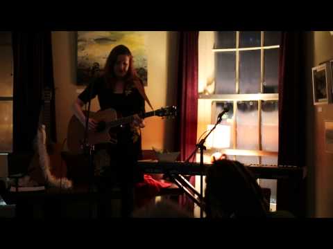 Lynda Cullen (Cover of 'Beeswing' by Richard Thompson)  Live at L'Atitude Folk