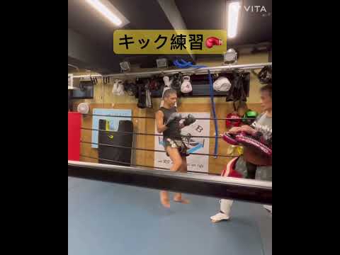 腰をしっかり入れてミドルキックとローキック練習🥊最近は手を伸ばさずに蹴ってます🙇🏻‍♀️⸒⸒ #kickboxing #キックボクシング