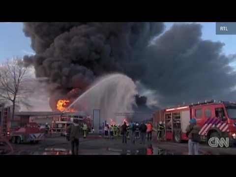Moerdijk Netherlands Factory sparks toxic smoke worries 05.01.2011